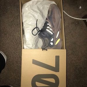 Yeezy Mauve 700s Size 11.5